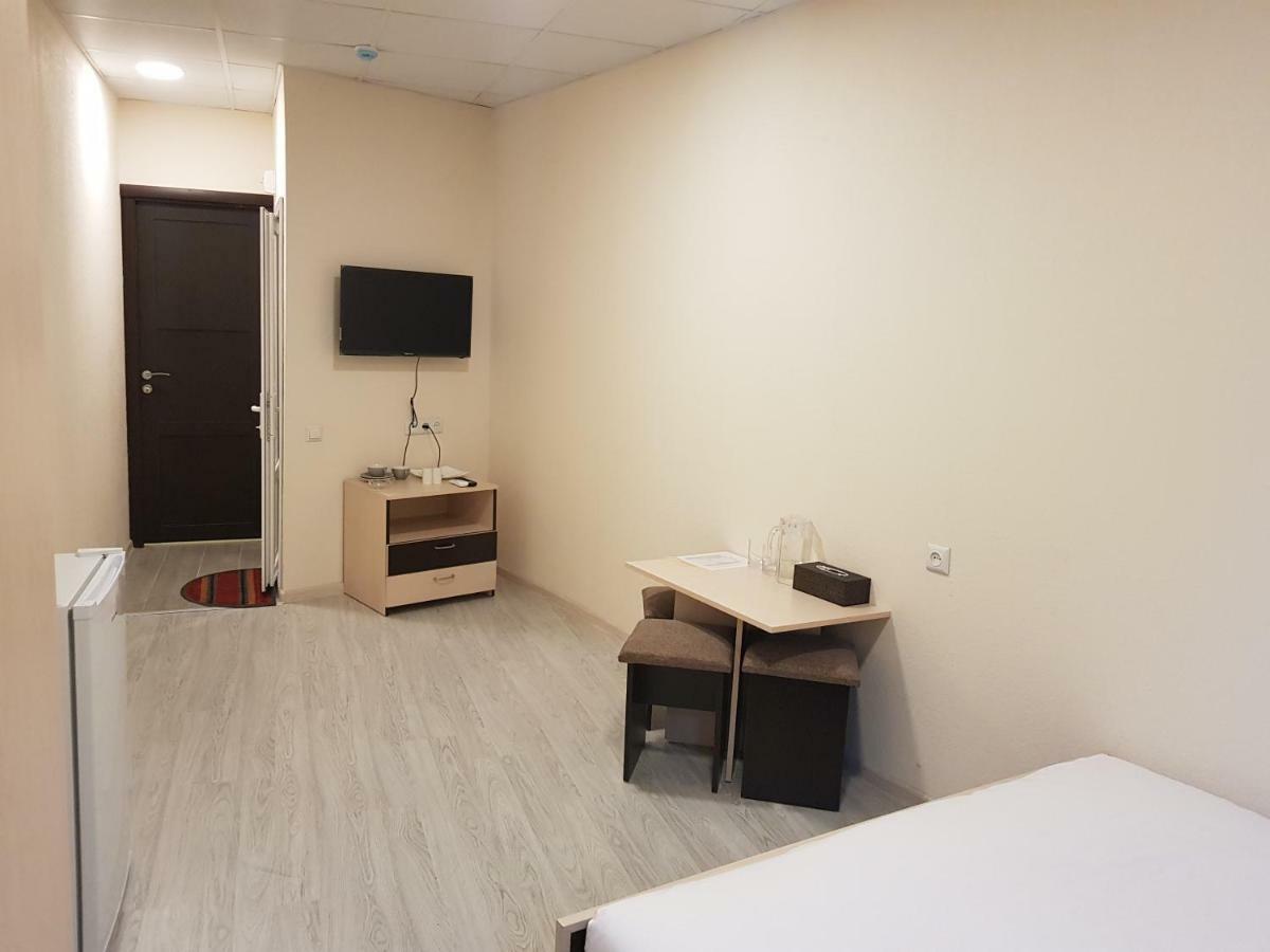 Shree Gopal Gayatri Lok Hotel Yerevan Room photo